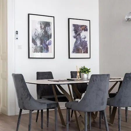 Apartment Exclusive Downtown In The Heart Of Budapest