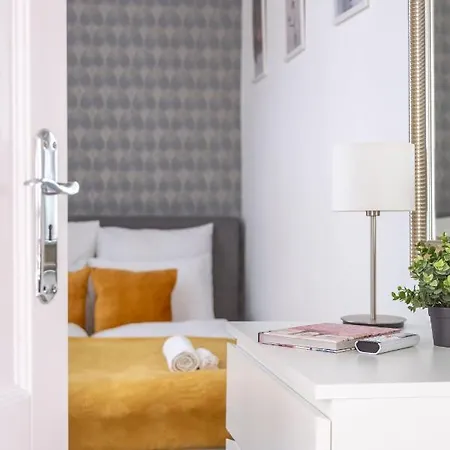 Exclusive Downtown In The Heart Of Apartment