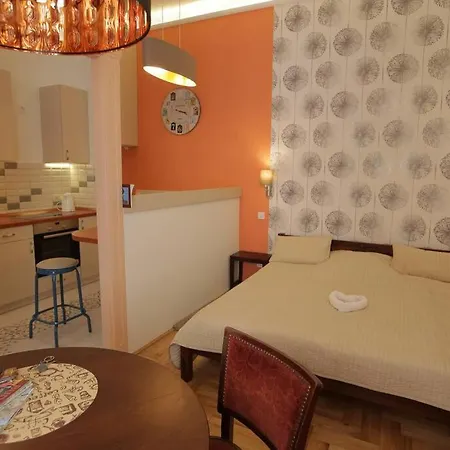 Silent Island - Beautiful Flat In Horanszky Str.