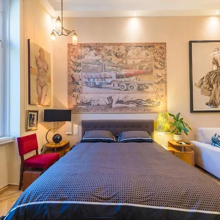 Venus - The Actor's Den Apartment *