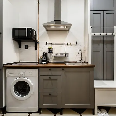 Stylish And Comfortable Downtown Appartamento