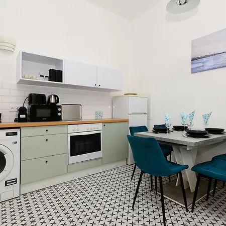 Apartment Akacfa 7 Two Bedroom Budapest