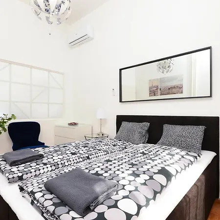 Apartment Akacfa 7 Two Bedroom Budapest