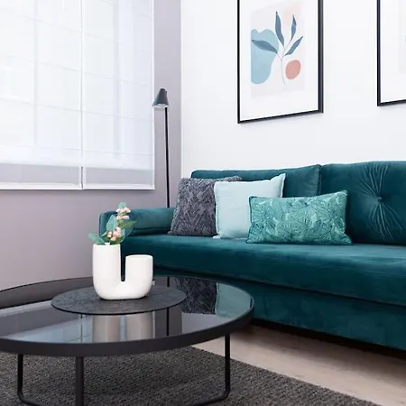 Apartment Chic207 Retreat: Modern 1br Gem With Parking By Nw Budapest