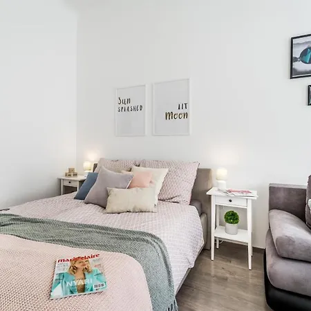 Sun-splashed Retreat In The Heart Of A Vibrant Quarter *