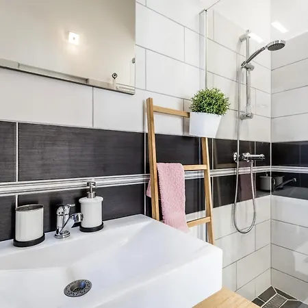 公寓 Sun-splashed Retreat In The Heart Of A Vibrant Quarter