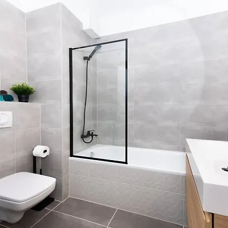 Apartment Chic207 Retreat: Modern 1br Gem With Parking By Nw Budapest