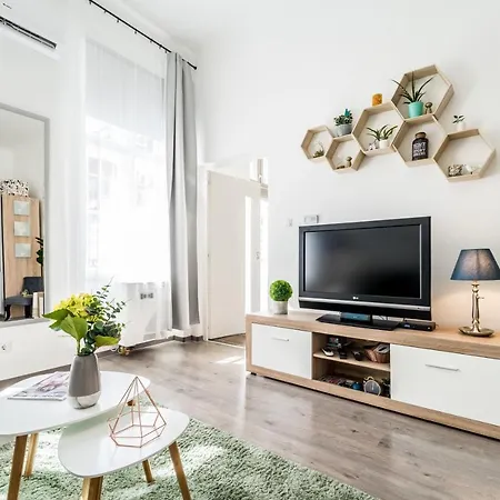 Sun-splashed Retreat In The Heart Of A Vibrant Quarter *
