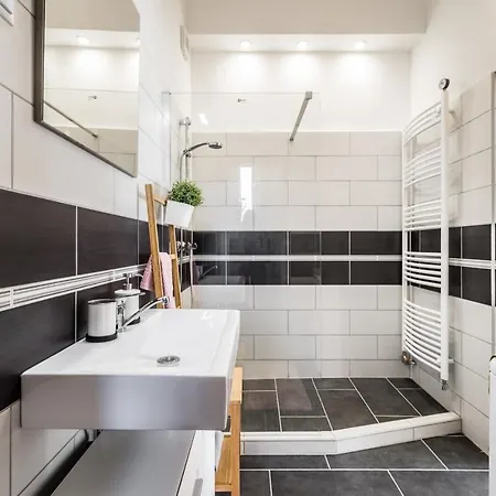 Sun-splashed Retreat In The Heart Of A Vibrant Quarter 公寓 布达佩斯