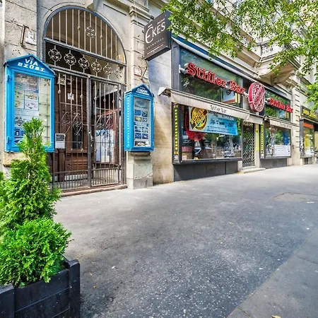 Sun-splashed Retreat In The Heart Of A Vibrant Quarter Budapest