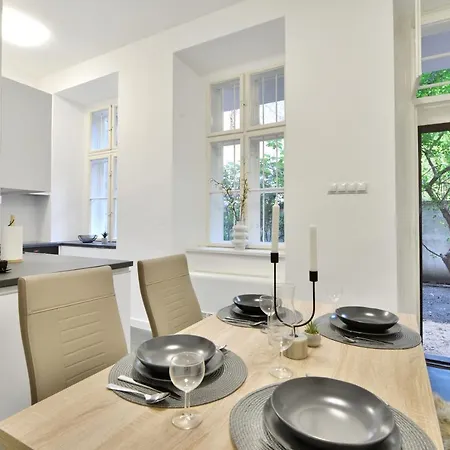 Central Newly Built Apartment, Aradi Apartment *
