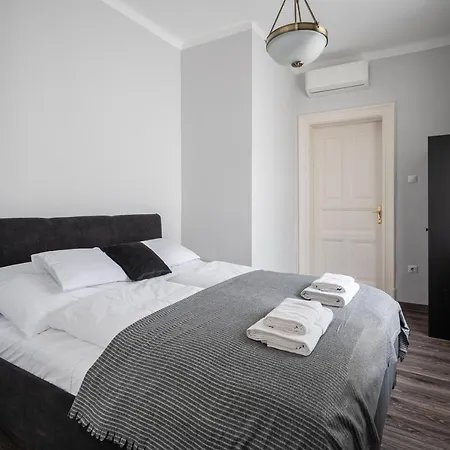 Szentkiralyi Apartman 2 Apartamento *