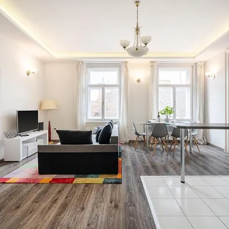 Szentkiralyi Apartman 2 Apartamento *