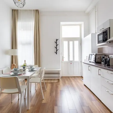 New, Centrally Located, But Quiet 4 Sleeper Apartment Budapest