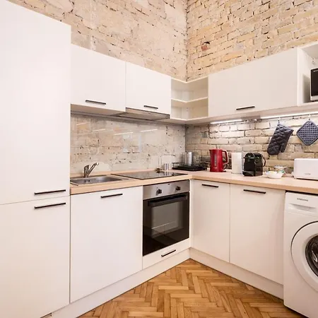 Apartment Comfy Downtown Hideaway With Urban Touch *