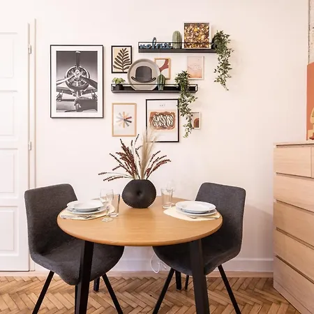 Apartment Comfy Downtown Hideaway With Urban Touch Budapest