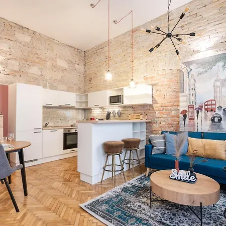Comfy Downtown Hideaway With Urban Touch Apartment