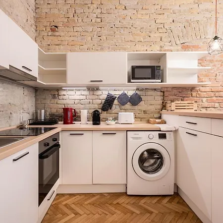 Comfy Downtown Hideaway With Urban Touch Apartment