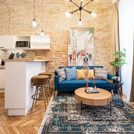 Comfy Downtown Hideaway With Urban Touch Apartment