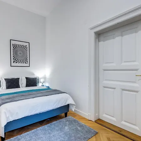Szondi Apartment