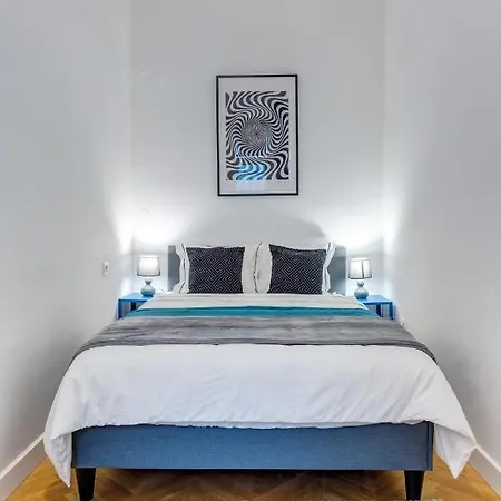 Szondi Apartment *