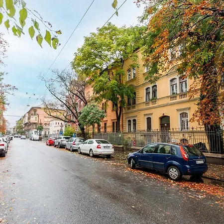 Szondi Apartment *