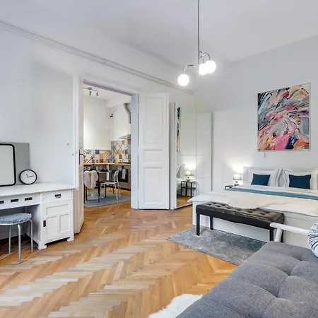 Szondi Apartment