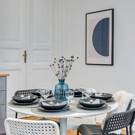 Szondi Apartment *