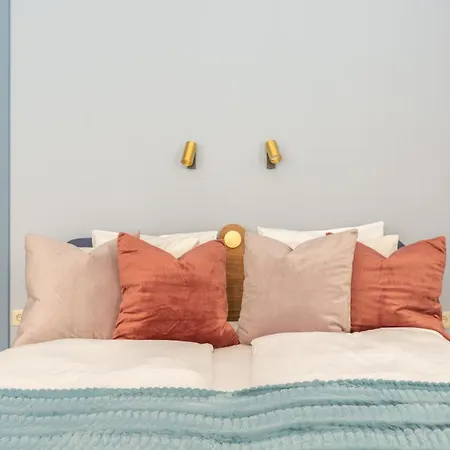 Bauhaus Luxury 2-bedroom In The Absolute Center 아파트 *