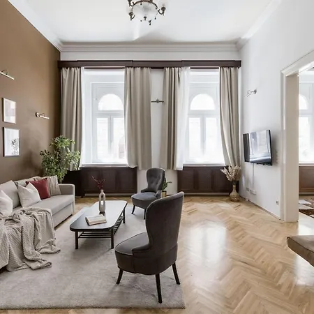 Luxe, Historic Downtown Landmarks 19 Century *