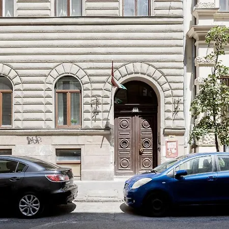 Luxe, Historic Downtown Landmarks 19 Century Budapest