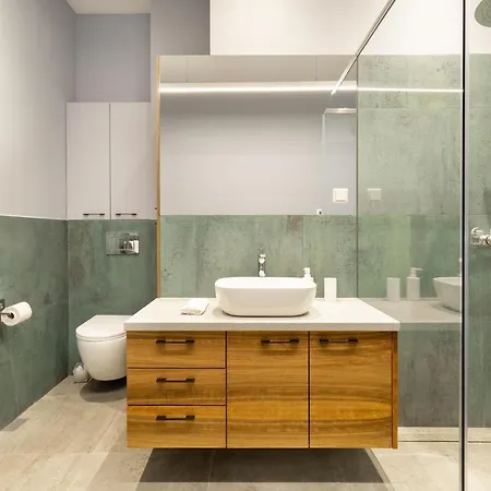 Bauhaus Luxury 2-bedroom In The Absolute Center 아파트