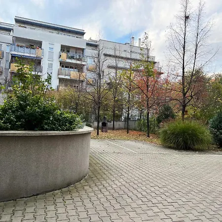 Center Budget Inside Free Parking Self Check-in Free Streaming Ac Balcony Budapest