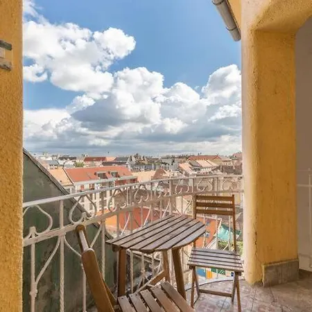 Cozy And Stylish In The Ruin Bar District Apartment Budapest