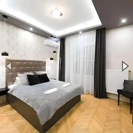 Super Cosy 2br Near Newyork Cafe W/balcony *