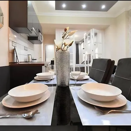 Apartment Super Cosy 2br Near Newyork Cafe W/balcony