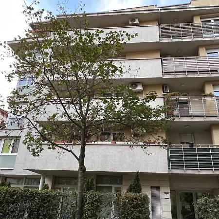 Center Budget Inside Free Parking Self Check-in Free Streaming Ac Balcony * Budapest