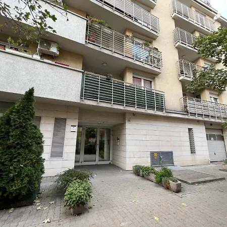 Center Budget Inside Free Parking Self Check-in Free Streaming Ac Balcony Apartment