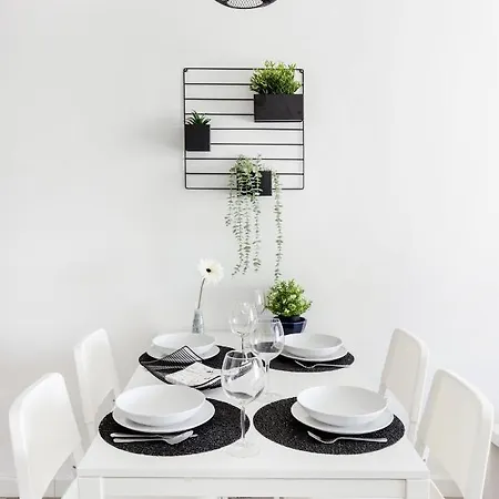 Apartman Modern Riverside With Free Parking
