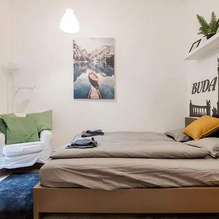 Lavender Apartment *