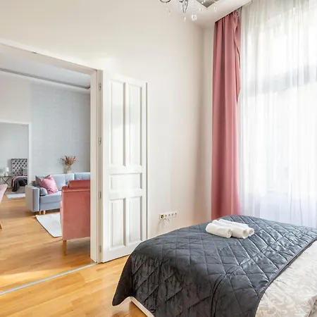 Luxury 3bedrm 2bathrm With Danube River View Apartament *