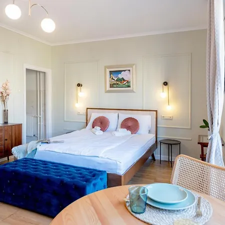 Ujbuda Rest With Air Condition And Balcony Apartment *