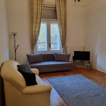Apex * Budapest