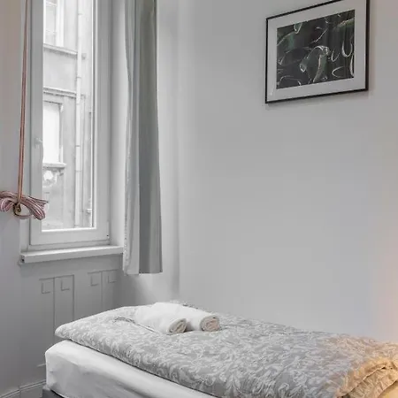 Grand With 5bedrm 2bathroom Appartement Boedapest
