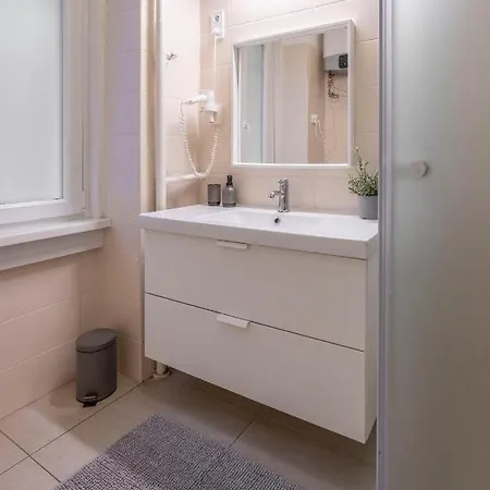 Grand With 5bedrm 2bathroom Appartement
