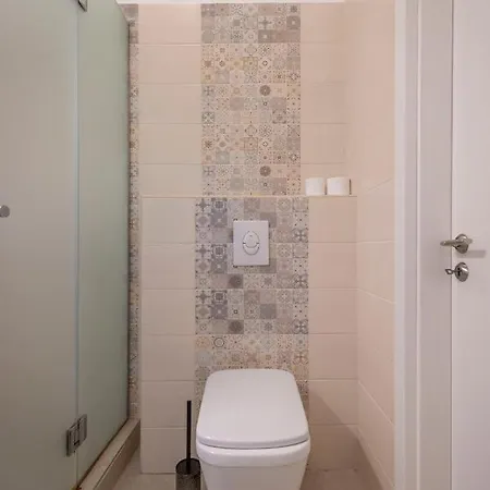Appartement Grand With 5bedrm 2bathroom Boedapest