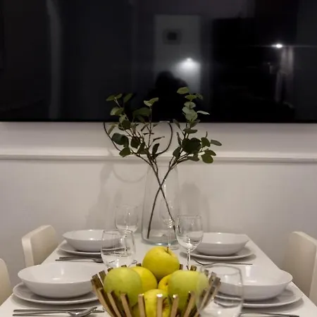 Appartement Grand With 5bedrm 2bathroom Boedapest