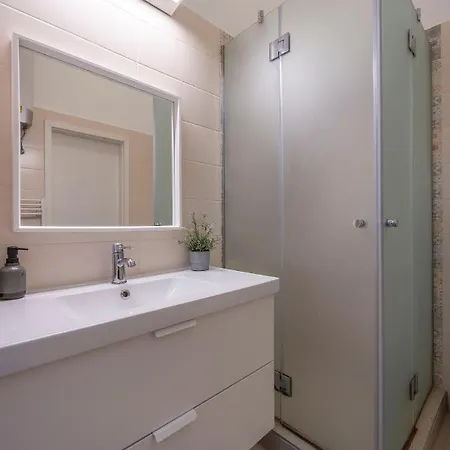 Grand With 5bedrm 2bathroom Boedapest