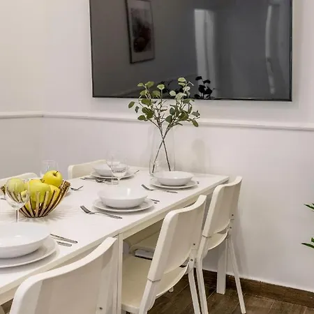 Appartement Grand With 5bedrm 2bathroom Boedapest
