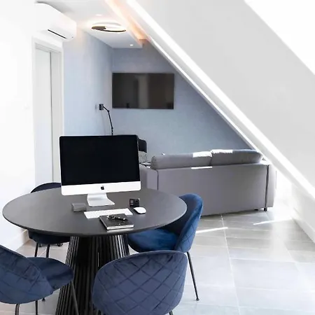 Apartment Luxury Cozy 2 Bdr Downtown Apt.6 *